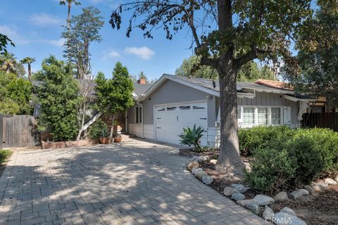 Photo of 22117 Ybarra Rd, Woodland Hills, CA 91364 (MLS # SR26053667)