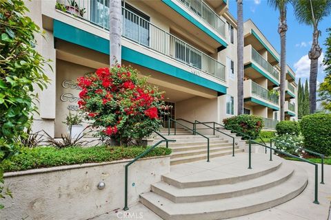 Photo of 4501 Cedros Avenue #338, Sherman Oaks, CA 91403 (MLS # OC26005282)