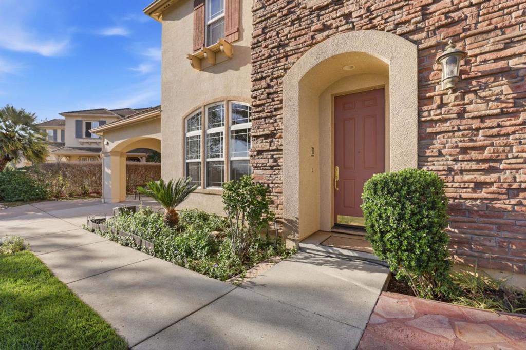 7521 Troon Court