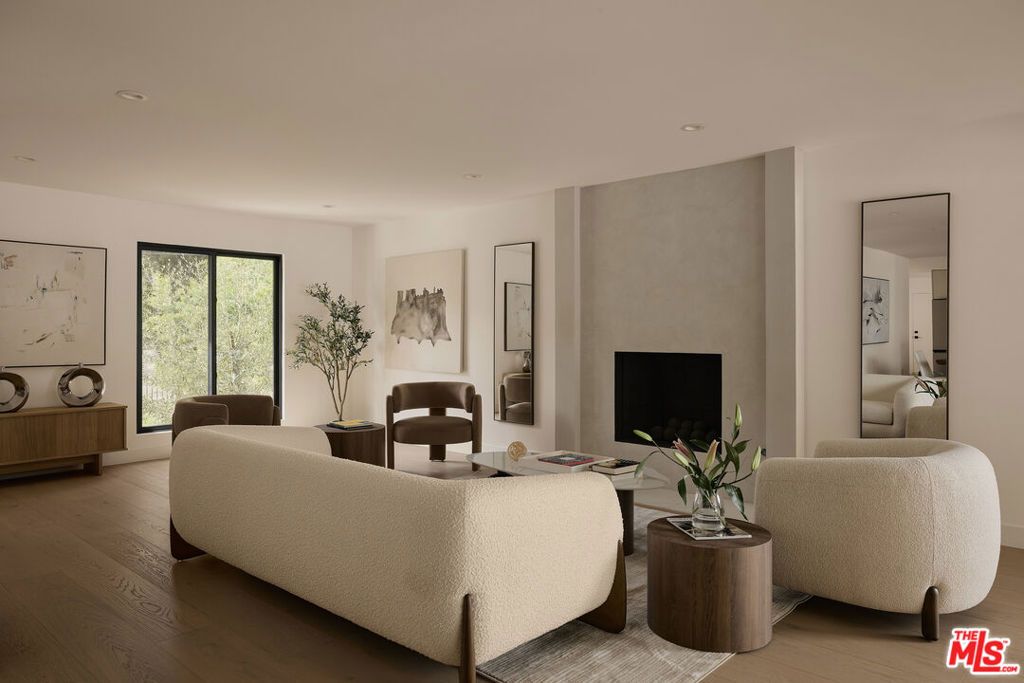 Photo of 5630 Blanco Avenue, Woodland Hills, CA 91367 (MLS # 25609577)