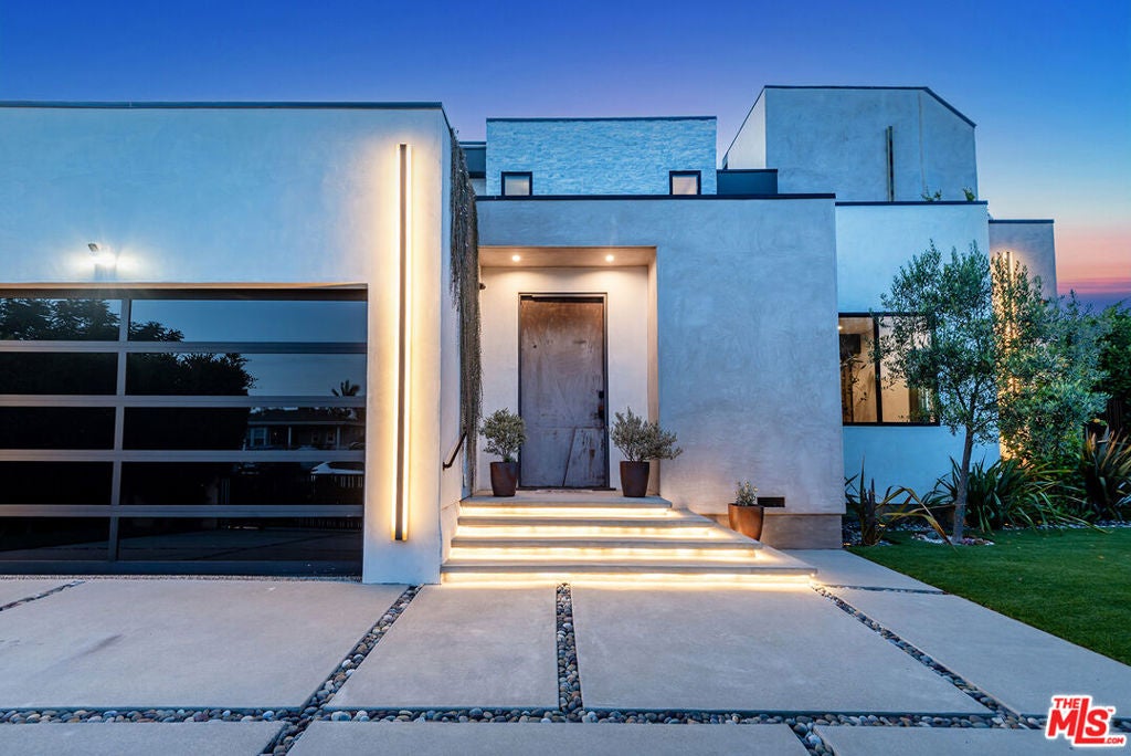7303 W 89th Street