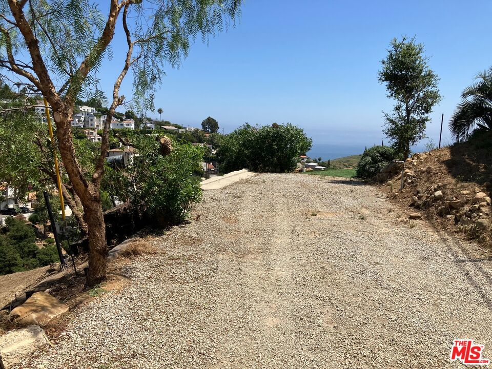 2828 McAlpine Drive