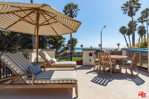 Photo of 127 Hollister Avenue, Santa Monica, CA 90405 (MLS # 26659203)