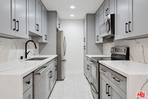 Photo of 5400 Newcastle Avenue #2, Encino, CA 91316 (MLS # 25573263)
