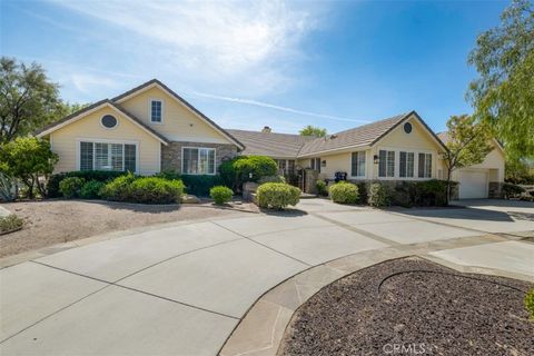 Photo of 9618 Sweetwater Drive, Agua Dulce, CA 91390 (MLS # SR26084111)