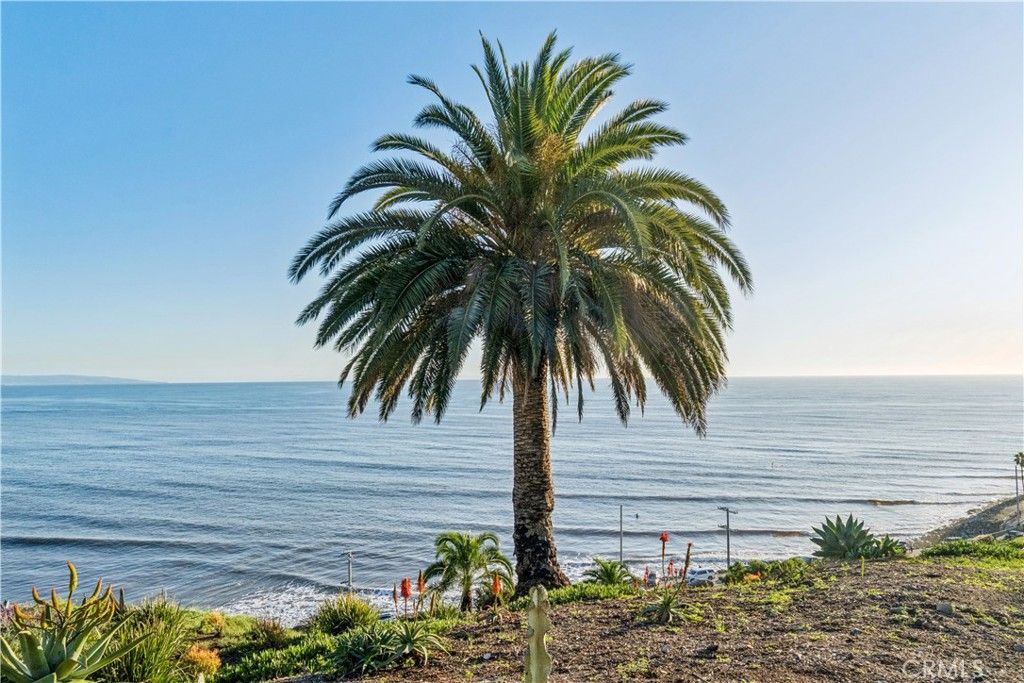 Photo of 17352 W Sunset Blvd #103, Pacific Palisades, CA 90272 (MLS # BB26000956)