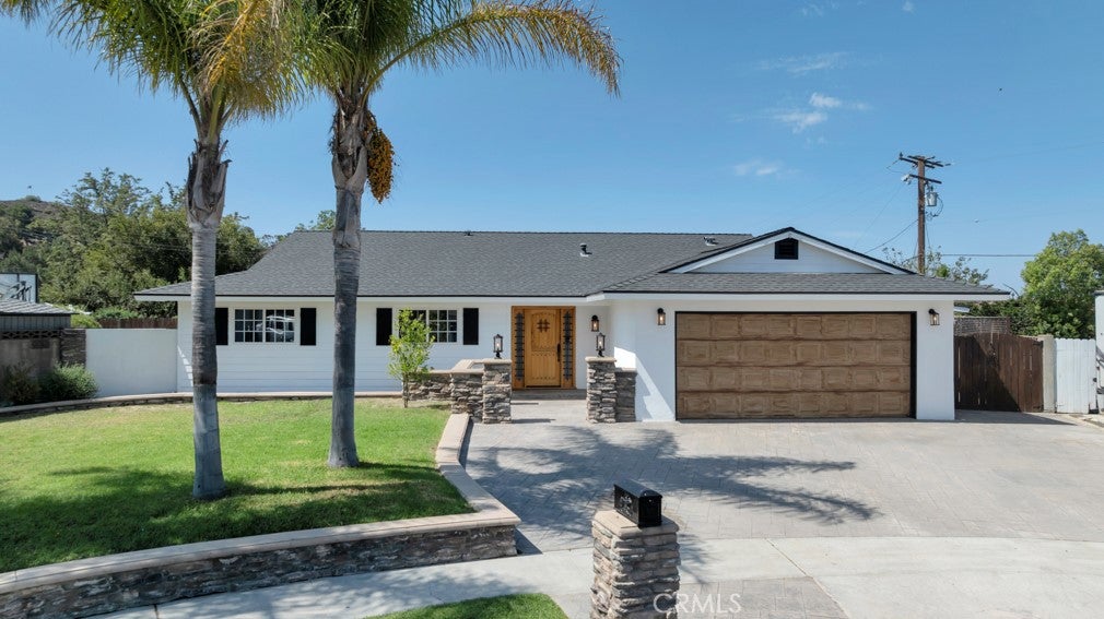 805 Moffatt Circle