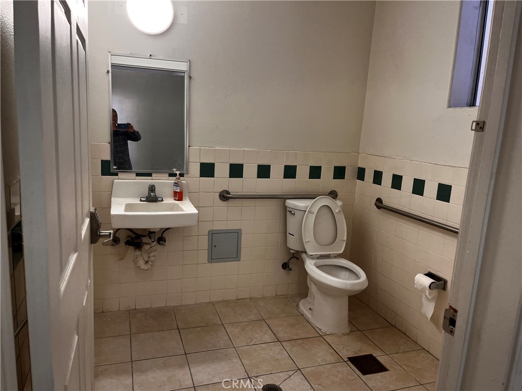 11237 Lower Azusa
