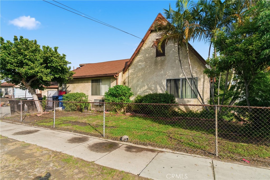 4101 E 57th