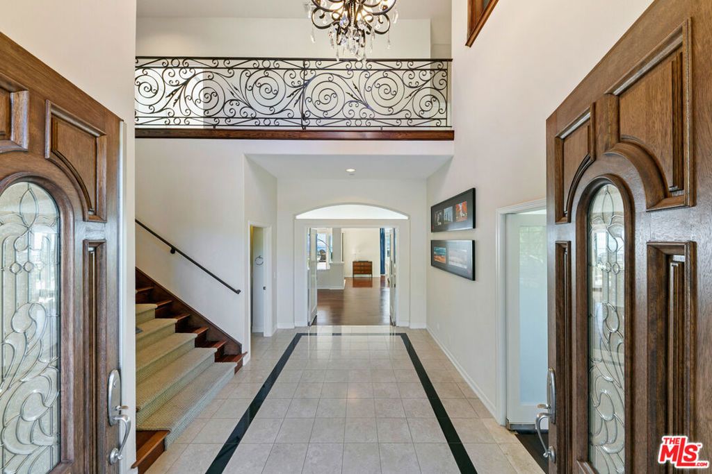 Photo of 16868 Calle De Sarah, Pacific Palisades, CA 90272 (MLS # 26632697)