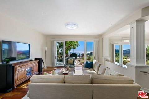 Photo of 16868 Calle De Sarah, Pacific Palisades, CA 90272 (MLS # 26632697)