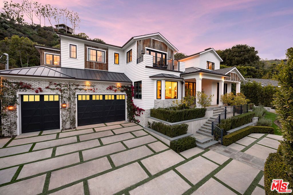 Photo of 2333 Mandeville Canyon Road, Los Angeles, CA 90049 (MLS # 25609725)