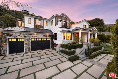 Photo of 2333 Mandeville Canyon Road, Los Angeles, CA 90049 (MLS # 25609725)