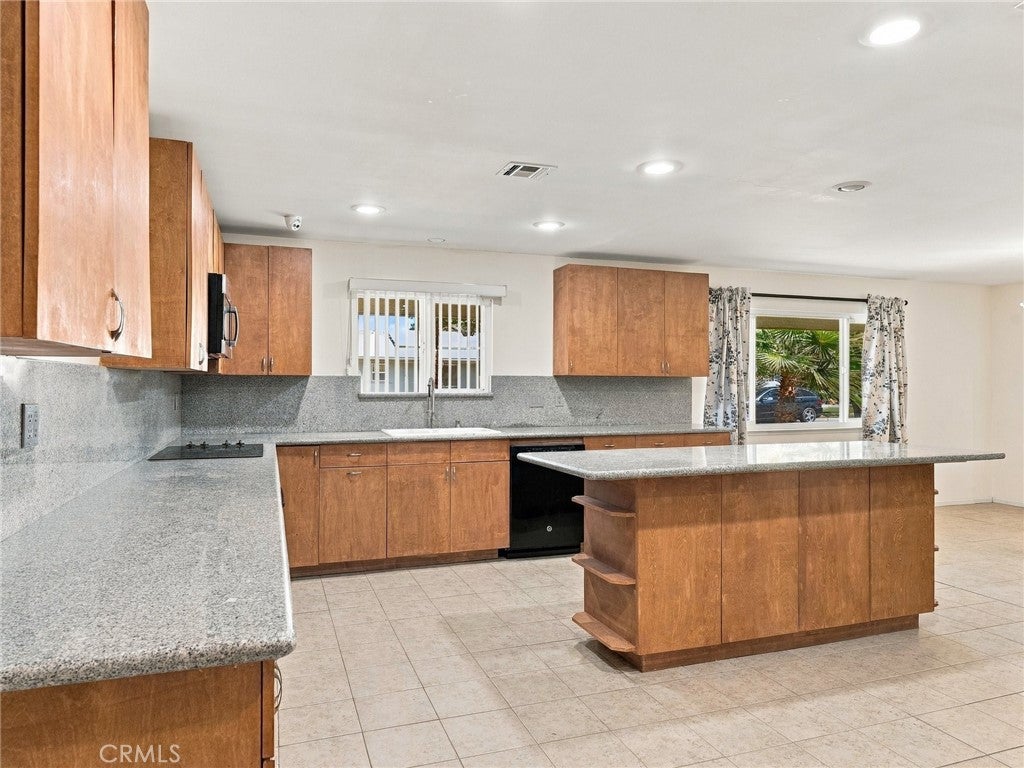 5170 E Huntington