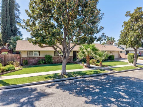 Photo of 5170 E Huntington AVE, Fresno, CA 93727 (MLS # FR26204340)