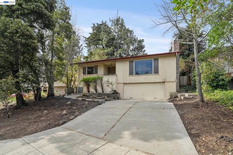 2033 2033 Trafalgar Pl Oakland CA 94611