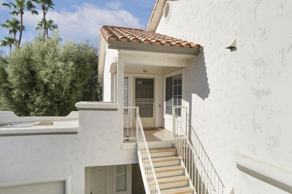 704 Vista Lago N