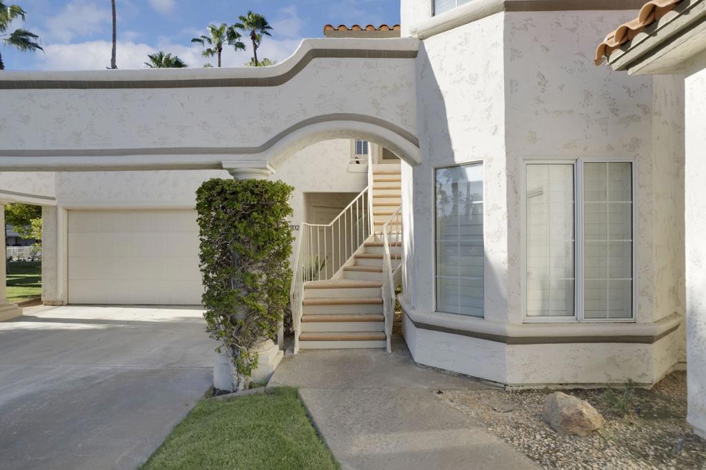 704 Vista Lago N