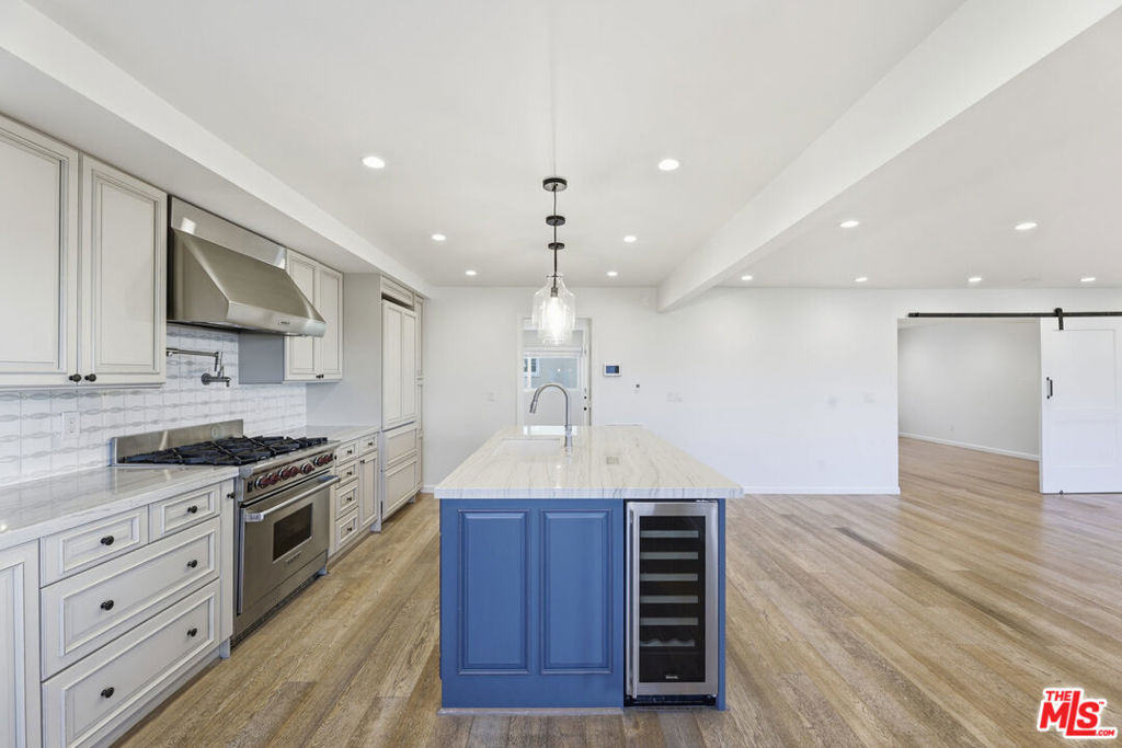 2442 S Coast Highway 4