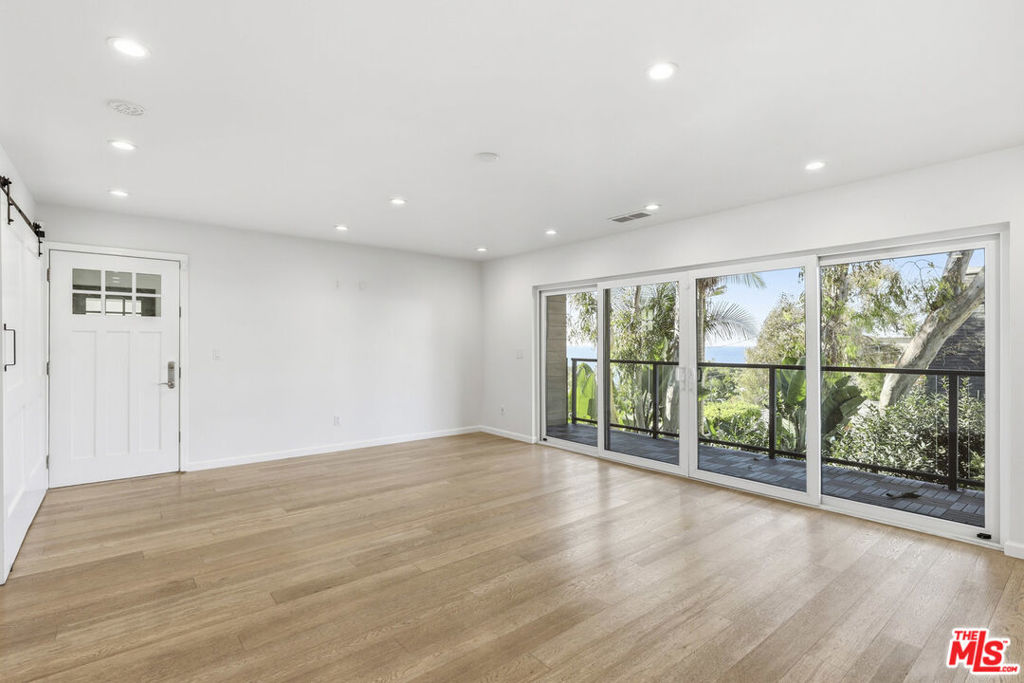 2442 S Coast Highway 4