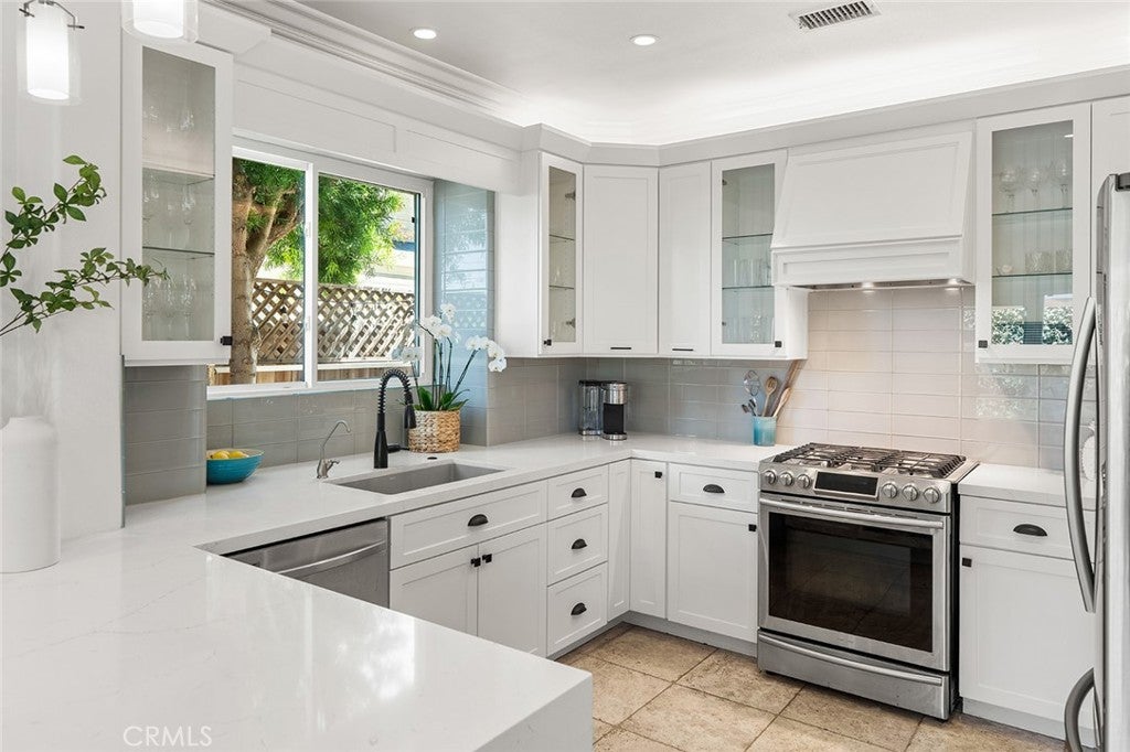 302 Turtle Bay Ln, Costa Mesa CA 92627 - Photo 11