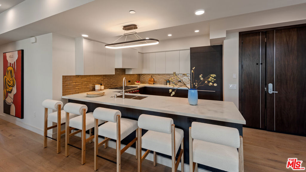 Properties 4 505 Barrington 402