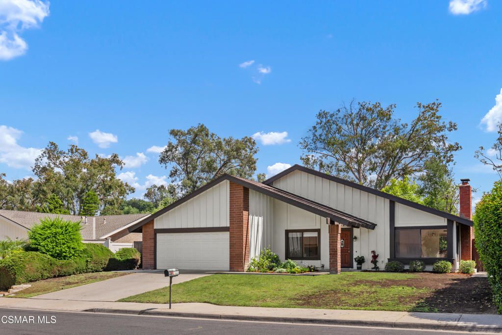 Photo of 1970 Ferndale Place, Thousand Oaks, CA 91360 (MLS # 226001792)