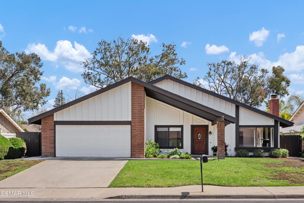 Photo of 1970 Ferndale Place, Thousand Oaks, CA 91360 (MLS # 226001792)