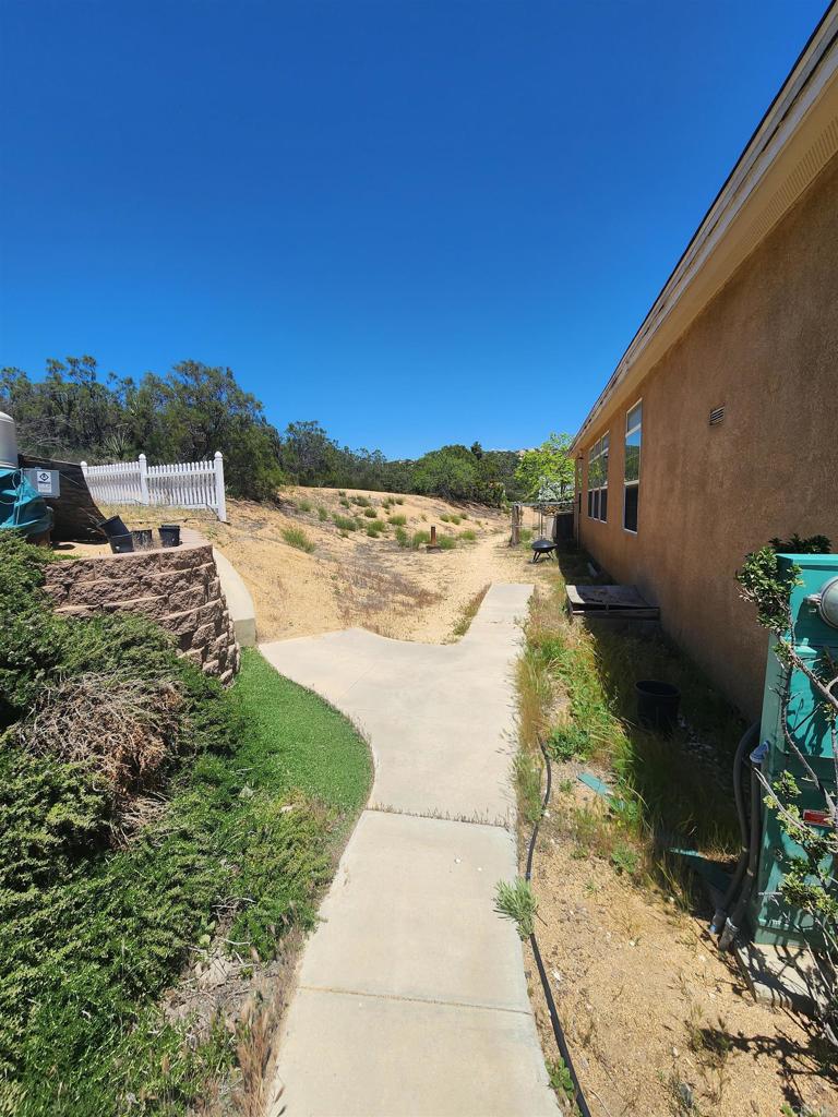42974 ROLLING HILLS Drive