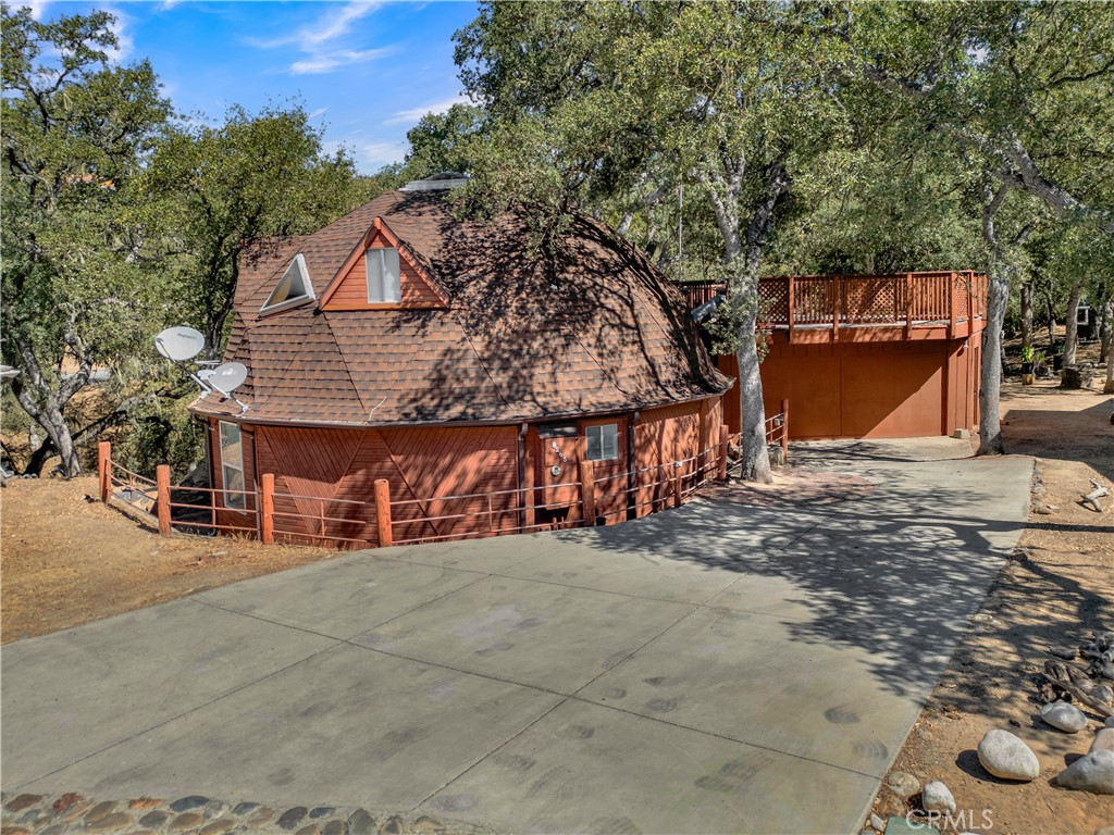 Distinctive architecture meets lakeside living in this two bedroom, two bath, 1,000 sq ft Dome home in the gated Oak Shores community at Lake Nacimiento. The main level features a bedroom conveniently located near the full bath and laundry area, along with an open-concept kitchen, dining, and living space that flows seamlessly to the rear patio through sliding glass doors. Upstairs, the open loft bedroom overlooks the living area and offers ample space along with a full bathroom. Set on a 9,000 sq ft lot at the end of a cul-de-sac, this property offers ample parking on a flat concrete driveway and a spacious garage topped with a solid rooftop patio, perfect for relaxing among the oak trees. Oak Shores residents enjoy resort-style amenities including pickleball courts, hiking trails, a mini-golf course, playground, campground, dog park, launch ramps, clubhouse, heated pool, and gated entry. Whether you’re seeking a weekend getaway or a year-round residence, this distinctive home blends comfort, character, and community.