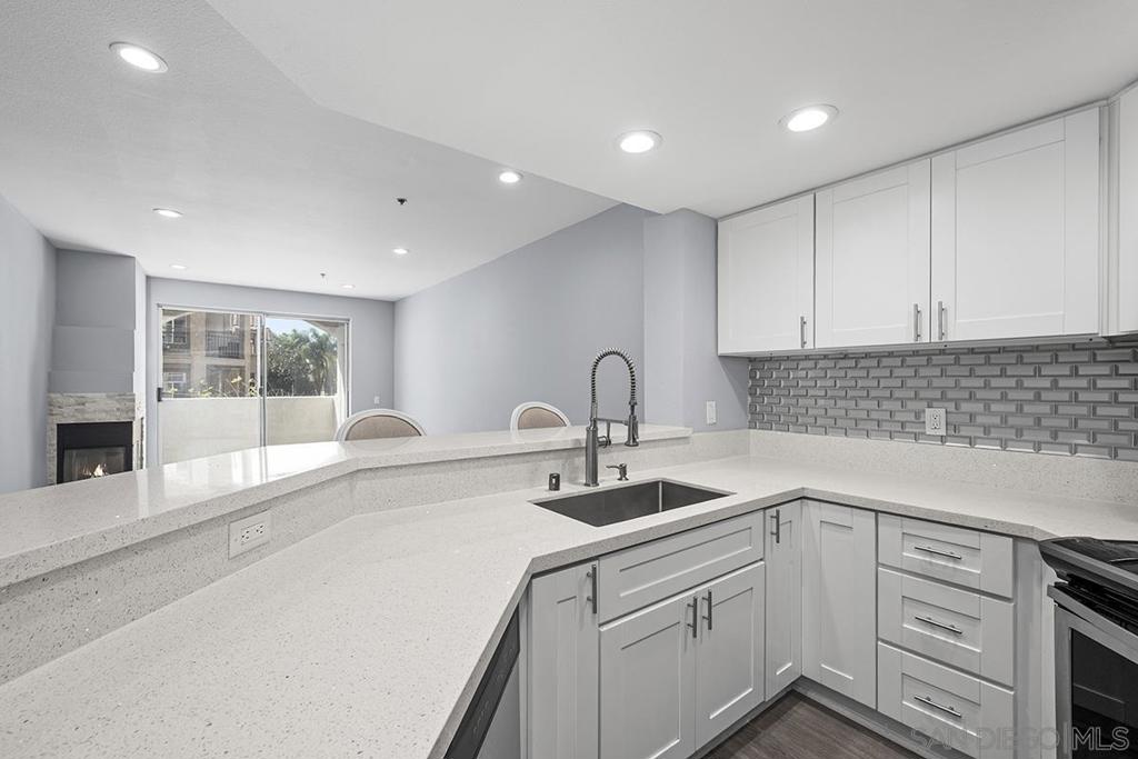 640 Camino De La Reina 1206