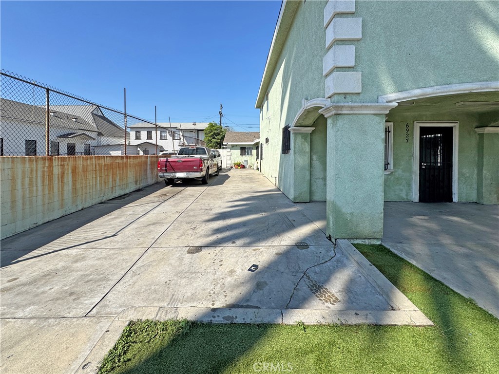 6927 Estrella Avenue