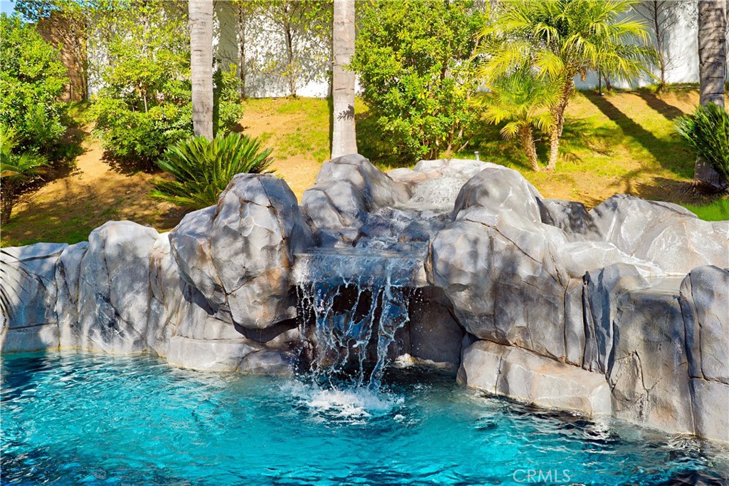 25094 Meridian Court