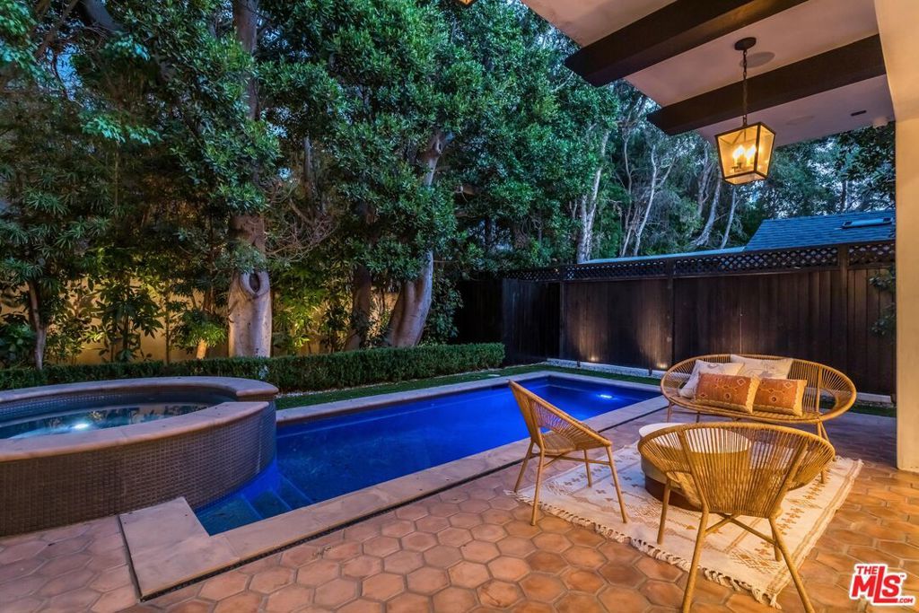 Photo of 820 N Vista Street, Los Angeles, CA 90046 (MLS # 25600083)