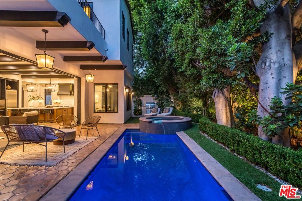 Photo of 820 N Vista Street, Los Angeles, CA 90046 (MLS # 25600083)