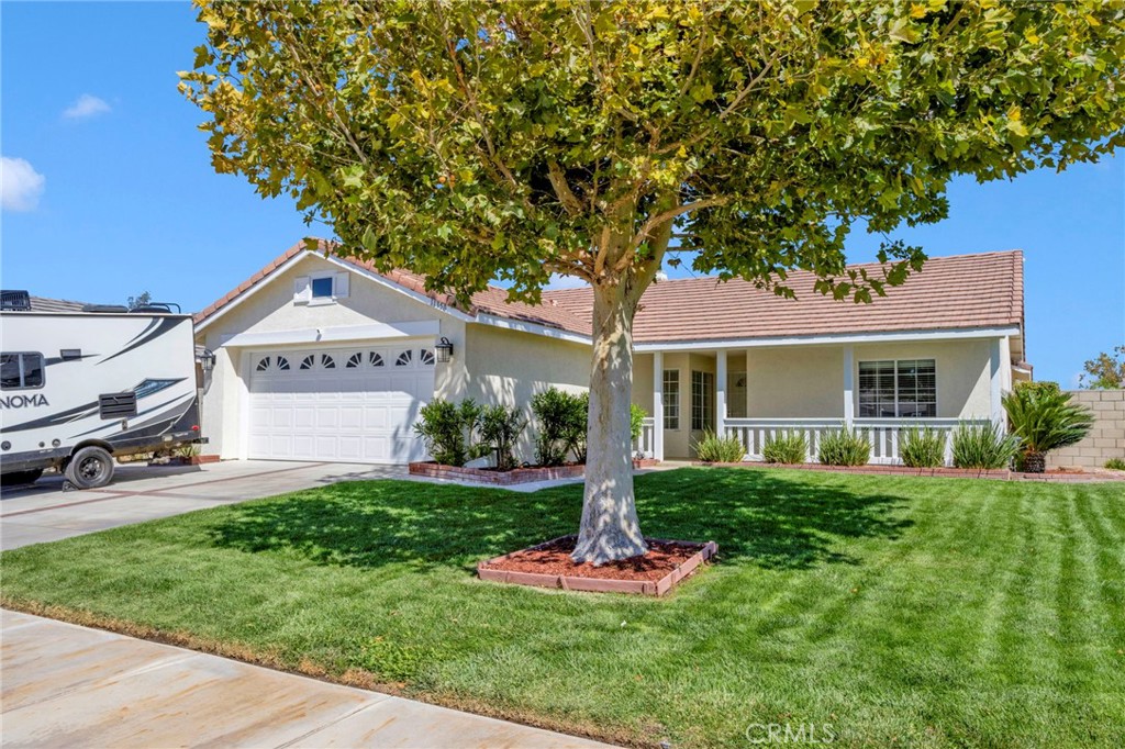 Welcome to this tucked away on a quiet cul-de-sac property, this charming home shows true pride of ownership throughout the years. From the moment you arrive, you'll feel care and attention that's been poured into this property. Located just minutes from an elementary school, its perfect spot for families looking both comfort and convenience. The cul-de-sac setting offers privacy and safe place for kids to play, while the neighborhood adds an inviting sense of community. Don't miss your chance to own a well-loved home in an ideal location. Schedule your showing today!