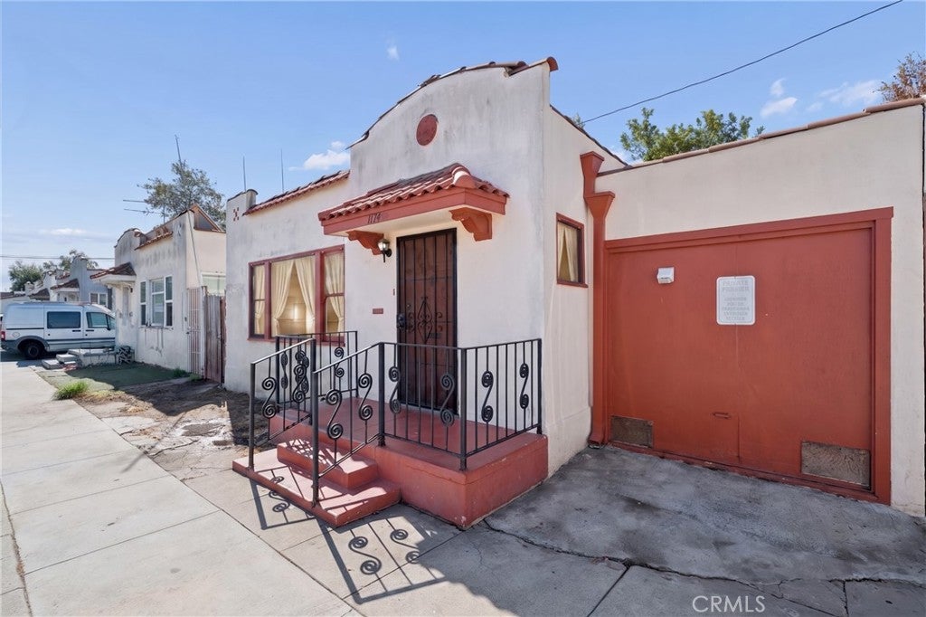 1174 E 9th Street