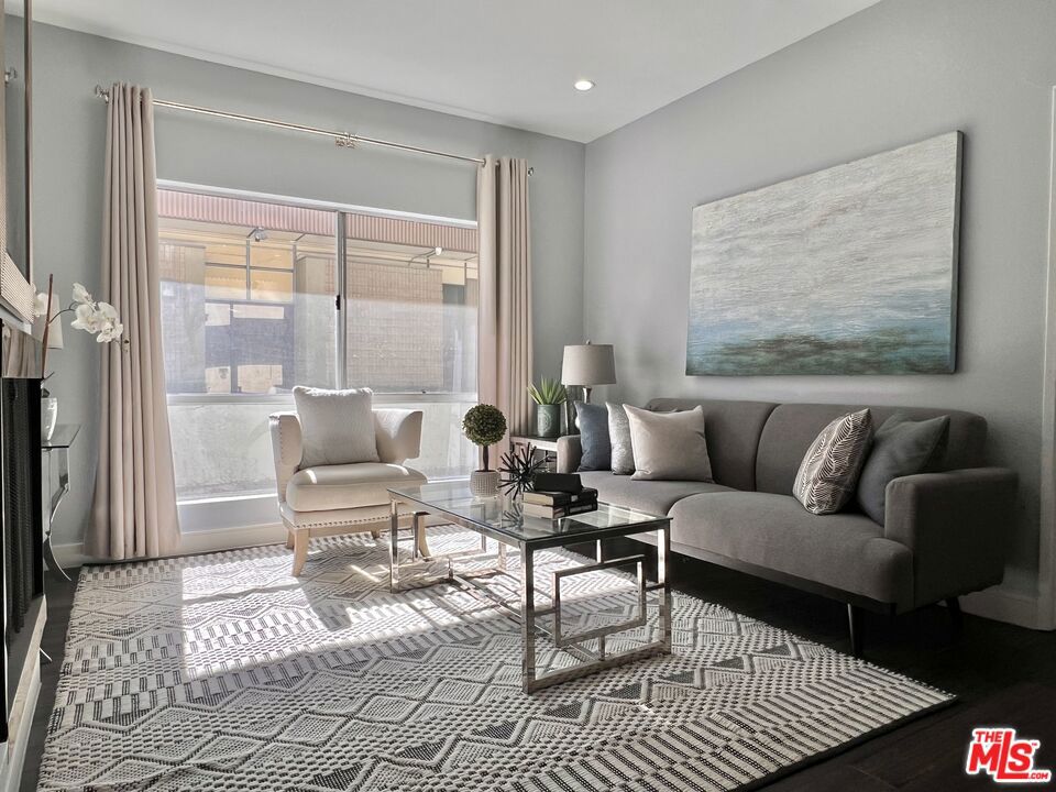 156 S Oak Knoll Avenue 101