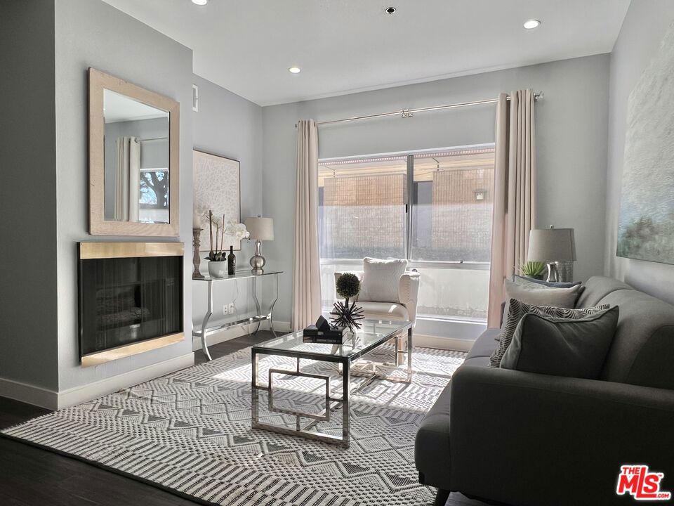 156 S Oak Knoll Avenue 101