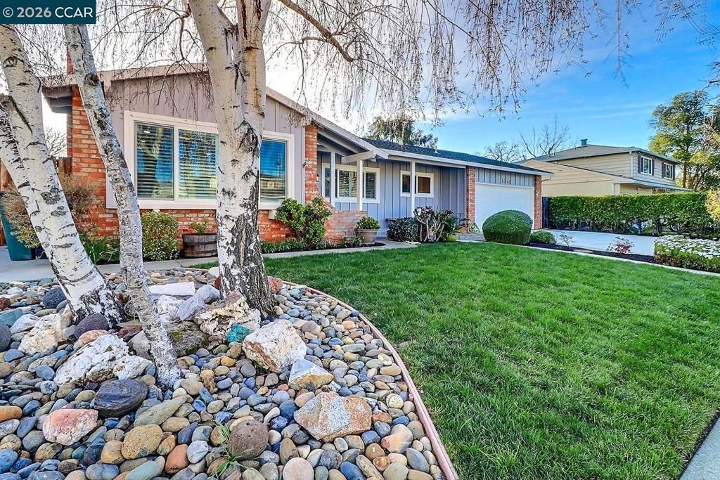 Photo of 4658 4658 Bishop ct Ct, Concord, CA 94521 (MLS # 41125610)