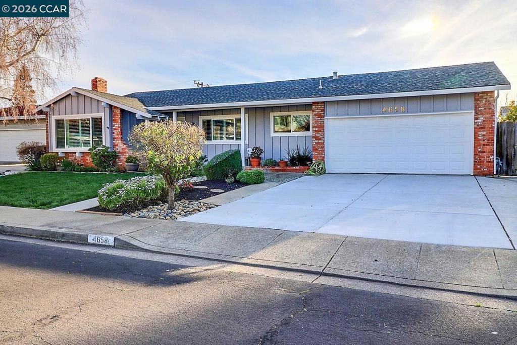 Photo of 4658 4658 Bishop ct Ct, Concord, CA 94521 (MLS # 41125610)