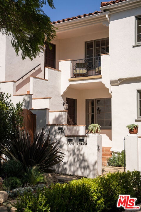 1338 S Cloverdale Avenue, Los Angeles CA 90019