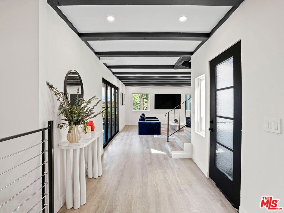 6900 Treasure Trail, Los Angeles CA 90068