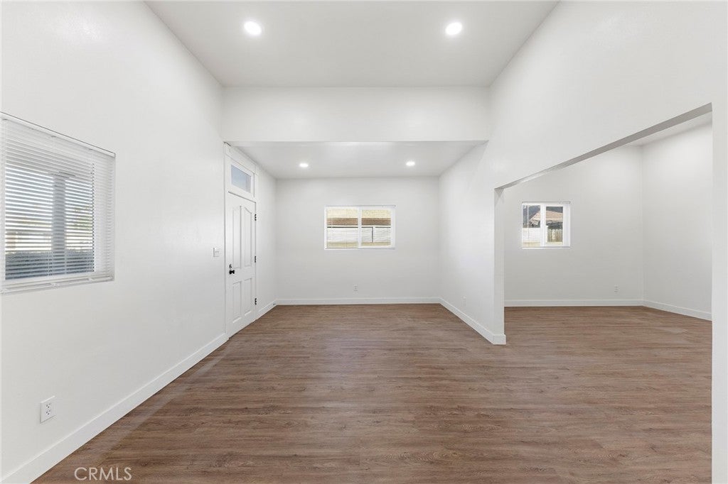 2060 E Cienega