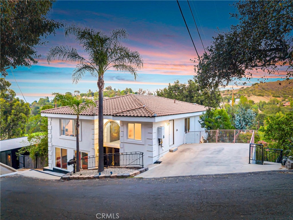 4330 Alhama Dr