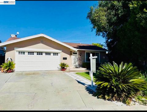Photo of 3766 Pinewood Pl Pl, Santa Clara, CA 95054 (MLS # 41129931)