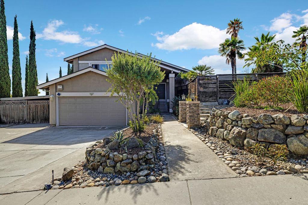 464 Archglen Way