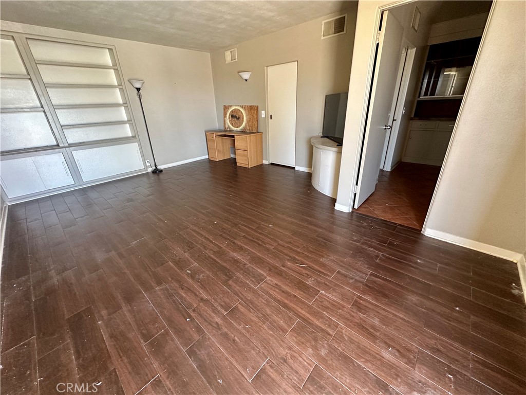 1602 Collins