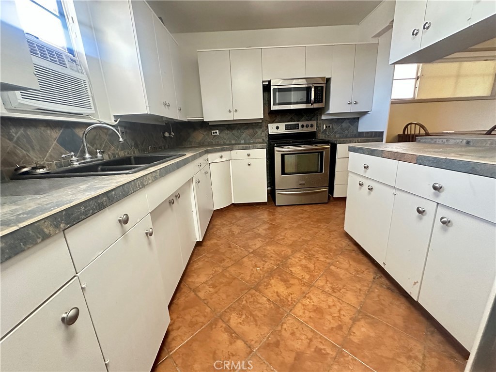 1602 Collins
