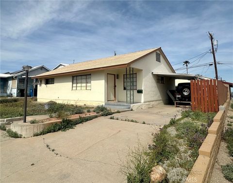 Photo of 1602 Collins St, Needles, CA 92363 (MLS # SR26058632)